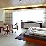 Garni Sebastian Hotel Kirrweiler (Sudliche Weinstrasse)